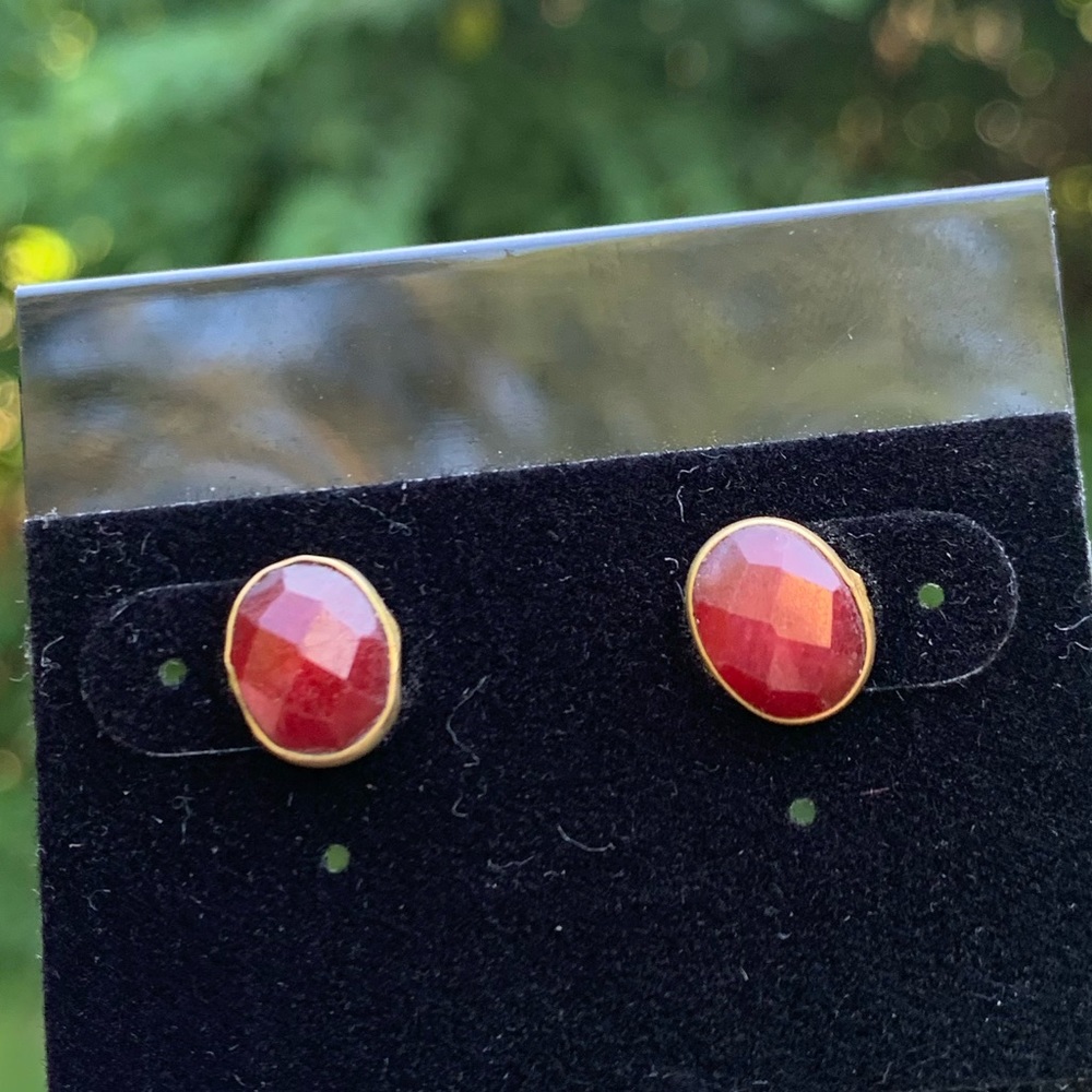 NWT Large Oval Garnet Faceted Studs - Picture 7 of 9